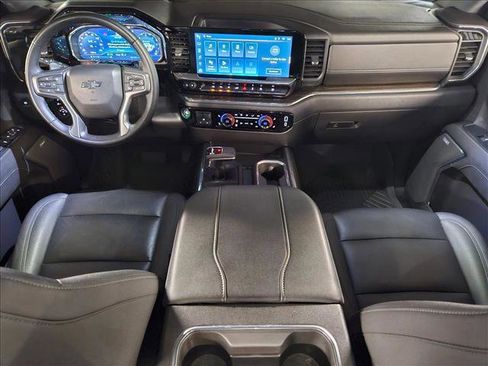 Used 2023 Chevrolet Silverado 1500 LT Trail Boss w/ LT Trail Boss Premium Package AWD/4WD image 16