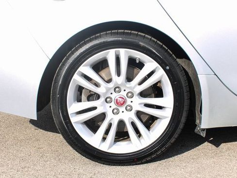 Used 2020 Jaguar XE S image 40