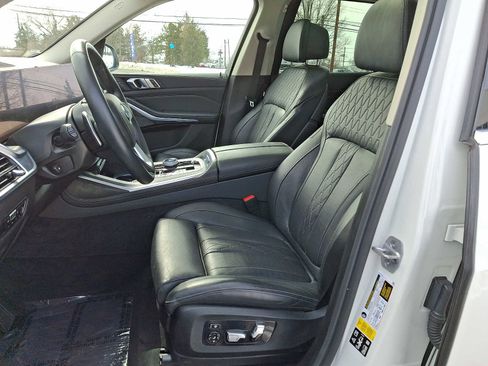 Used 2023 BMW X7 xDrive40i w/ Executive Package image 11