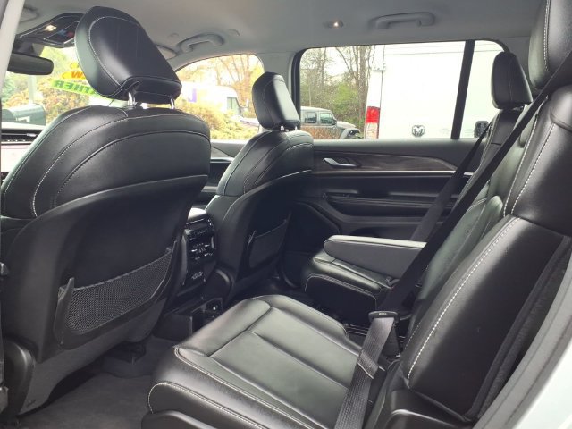 Used 2023 Jeep Grand Cherokee L Limited AWD/4WD image 25