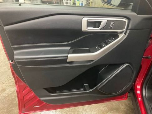 Used 2022 Ford Explorer XLT w/ Equipment Group 202A image 5