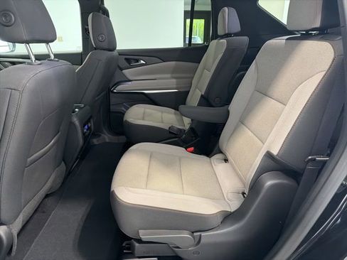 Used 2025 Chevrolet Traverse LT FWD image 25