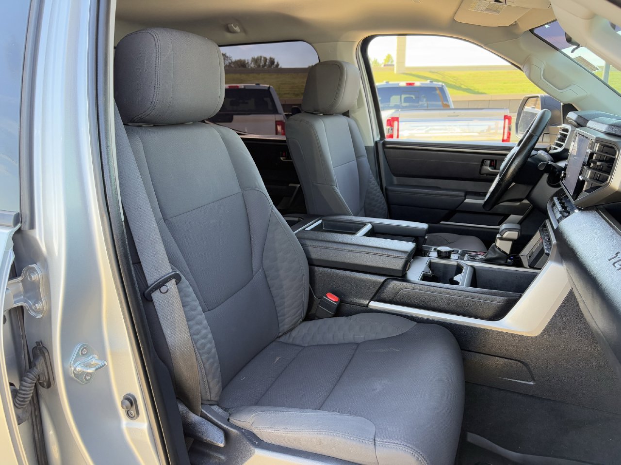Used 2022 Toyota Tundra SR5 AWD/4WD image 28