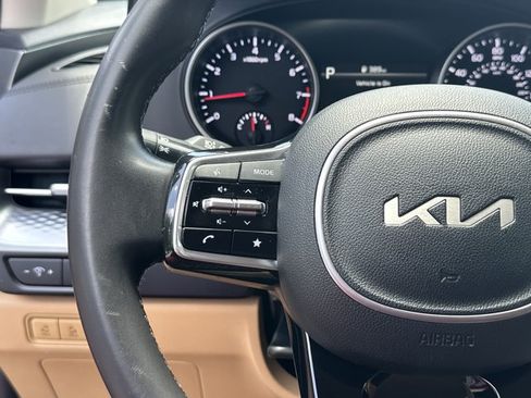 Certified 2024 Kia Carnival LX FWD image 30