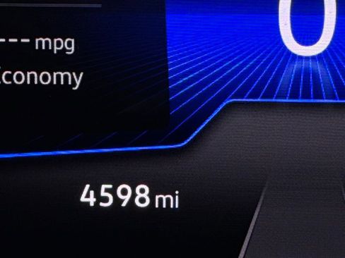 Used 2025 Volkswagen Taos SE w/ Panoramic Sunroof Package image 15