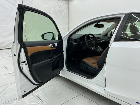 Used 2015 Lexus CT 200h FWD image 16