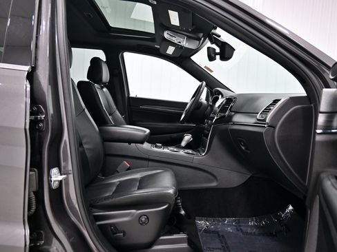 Used 2019 Jeep Grand Cherokee Limited AWD/4WD image 29