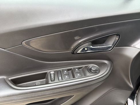 Used 2018 Buick Encore Essence image 12