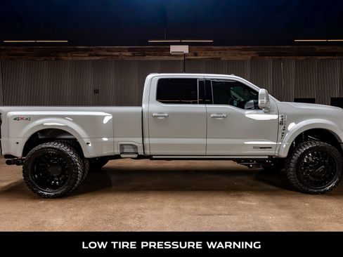 Used 2026 Ford F450 Platinum w/ Platinum Plus Package image 11