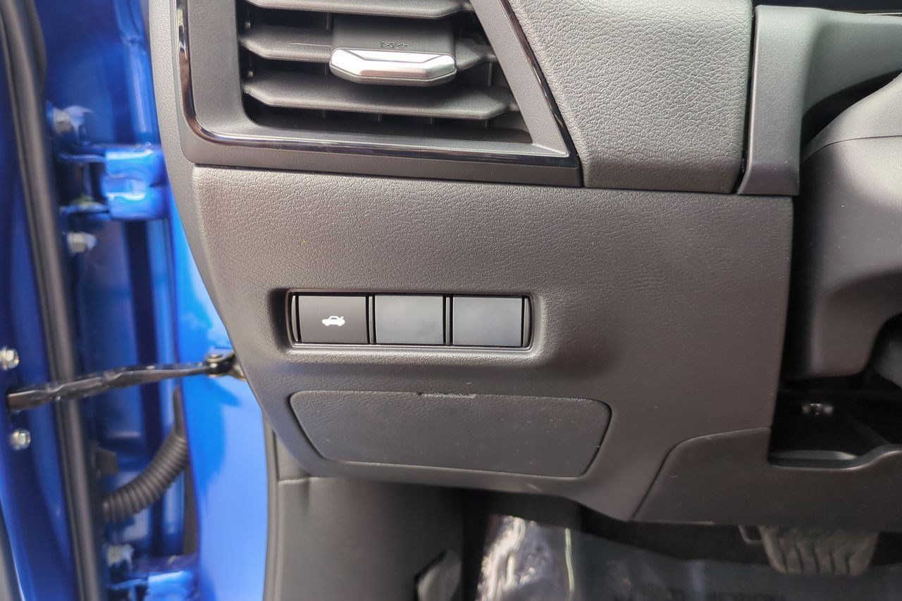 New 2026 Nissan Sentra SR w/ Floor Mat Package FWD image 17