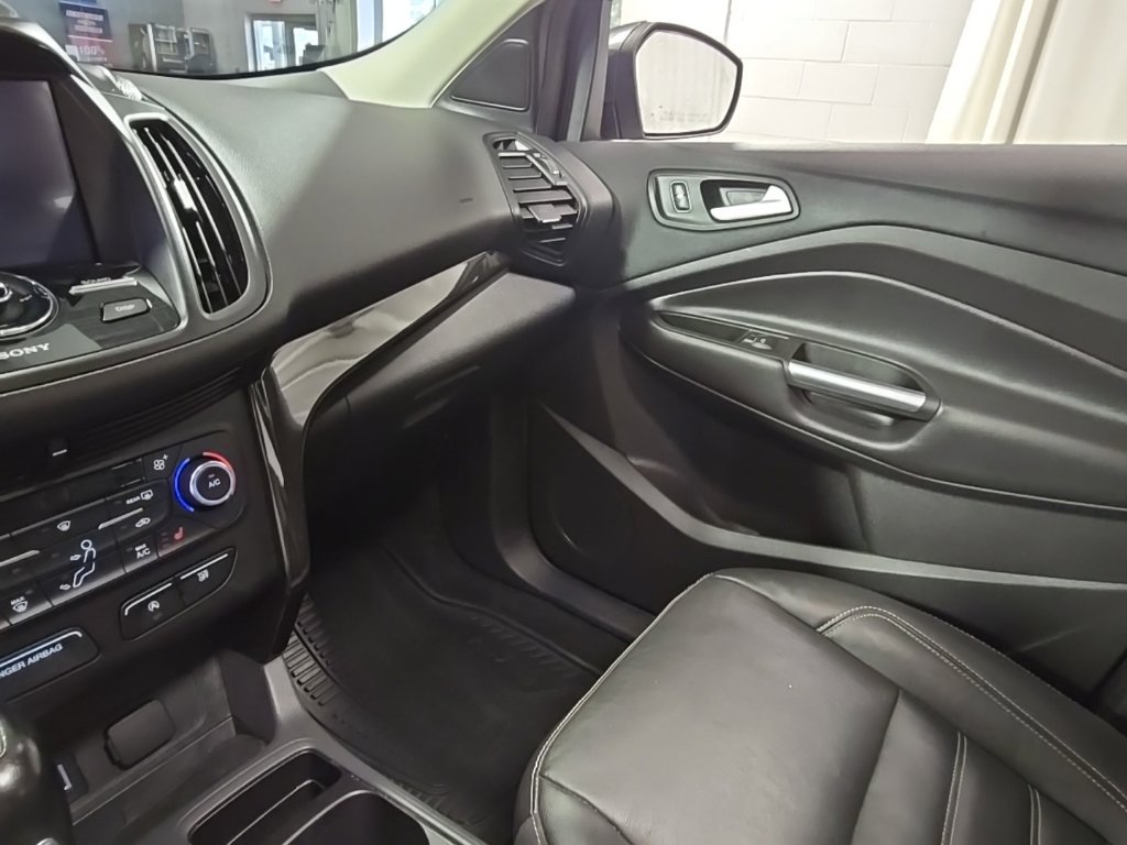 Used 2017 Ford Escape Titanium AWD/4WD image 28