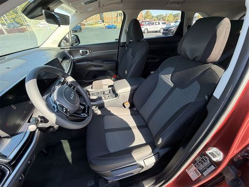 Used 2025 Kia Sorento LX image 11