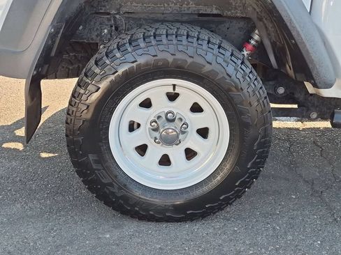 Certified 2020 Jeep Gladiator Rubicon AWD/4WD image 9