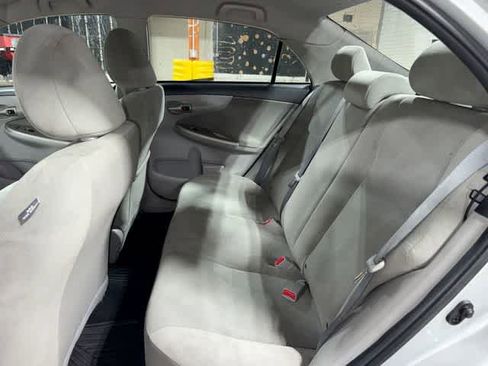 Used 2012 Toyota Corolla LE FWD image 16