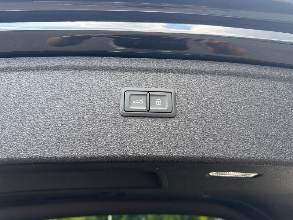 Used 2021 Audi Q5 Prestige w/ Prestige Package AWD/4WD image 18