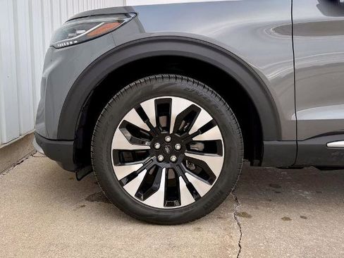 Certified 2025 Ford Explorer Platinum w/ LUX Leather Package AWD/4WD image 37