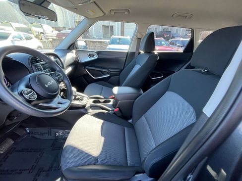 Used 2025 Kia Soul LX w/ LX Technology Package image 24