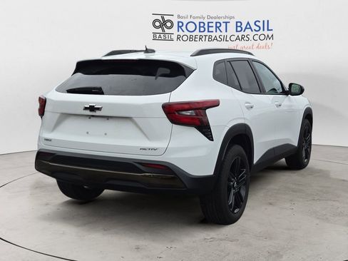 Used 2024 Chevrolet Trax ACTIV w/ Sunroof Package image 5