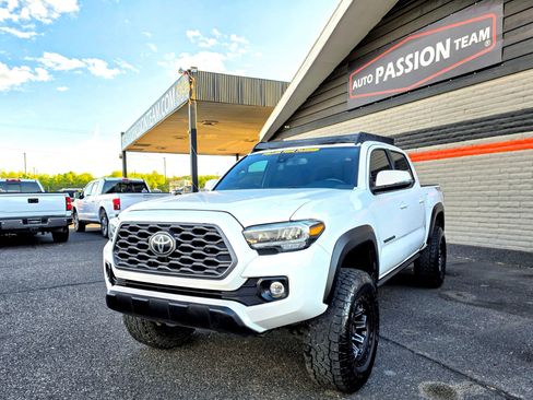 Used 2021 Toyota Tacoma TRD Off-Road w/ Technology Package image 1