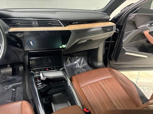 Used 2024 Audi Q8 e-tron Premium Plus w/ Premium Plus Package AWD/4WD image 19