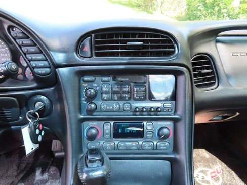 Used 1997 Chevrolet Corvette Coupe w/ Memory Pkg RWD image 15