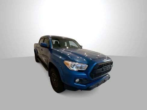 Used 2018 Toyota Tacoma SR5 image 2
