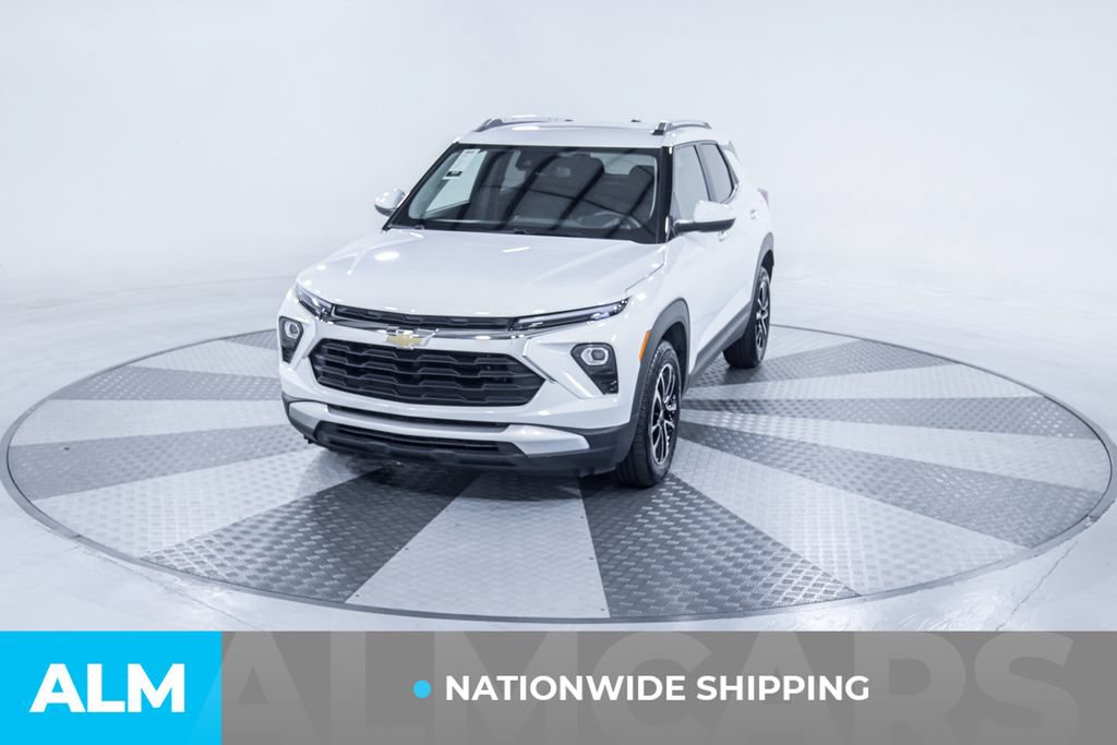 Used 2025 Chevrolet TrailBlazer LT FWD image 2