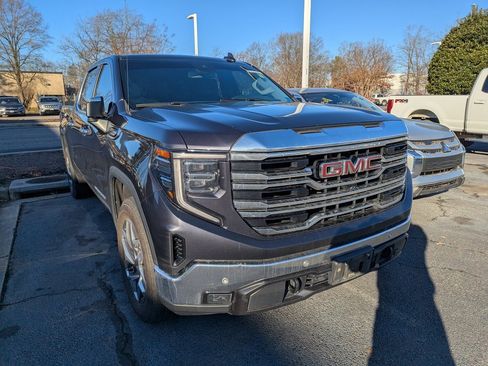 Used 2022 GMC Sierra 1500 SLT w/ SLT Premium Plus Package image 4