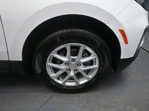 Used 2023 Chevrolet Equinox LT image 17
