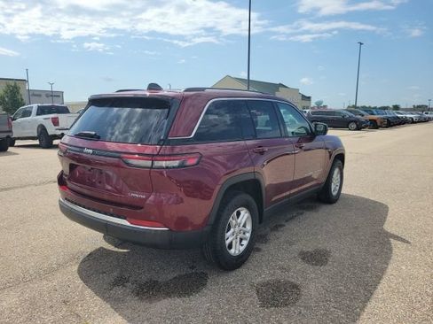 Used 2023 Jeep Grand Cherokee Laredo w/ Luxury Tech Group I AWD/4WD image 21