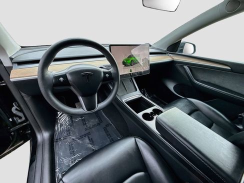 Used 2024 Tesla Model Y Long Range AWD/4WD image 9
