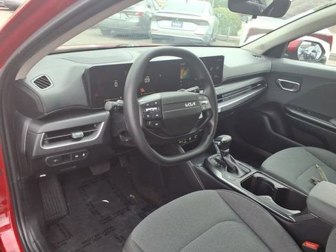 Used 2025 Kia K4 LXS image 12