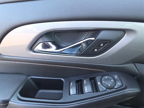 Used 2020 Chevrolet Traverse LS image 13