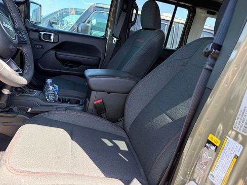 Used 2025 Jeep Wrangler Unlimited Rubicon w/ Safety Group AWD/4WD image 10