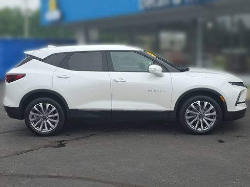 Used 2023 Chevrolet Blazer Premier AWD/4WD image 9