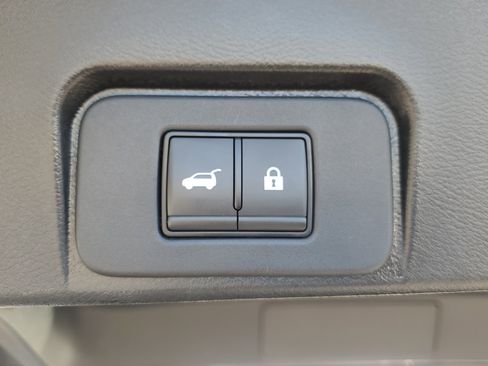 Used 2023 Nissan Rogue SV w/ SV Premium B Package image 10