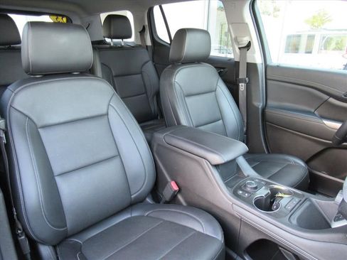 Used 2023 GMC Acadia SLT w/ Preferred Package image 10