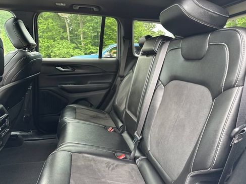 Used 2024 Jeep Grand Cherokee Altitude AWD/4WD image 20