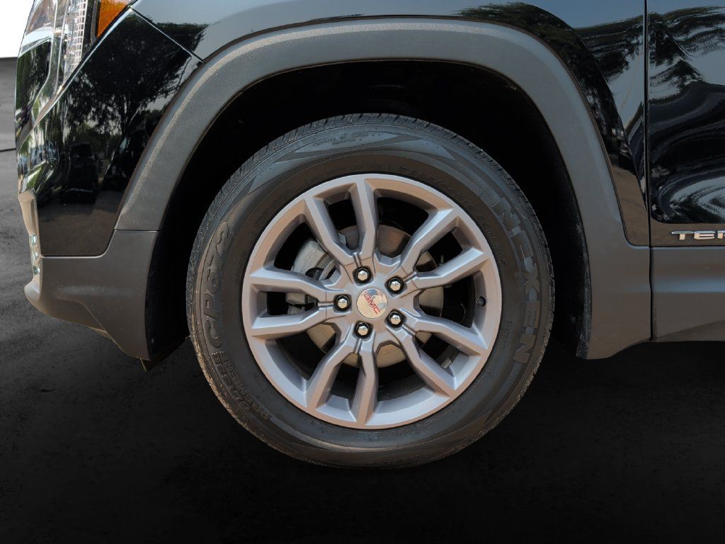 Used 2024 GMC Terrain SLT AWD/4WD image 9
