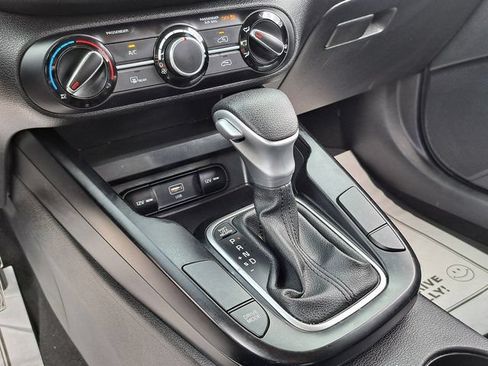Used 2023 Kia Soul LX w/ LX Technology Package FWD image 17