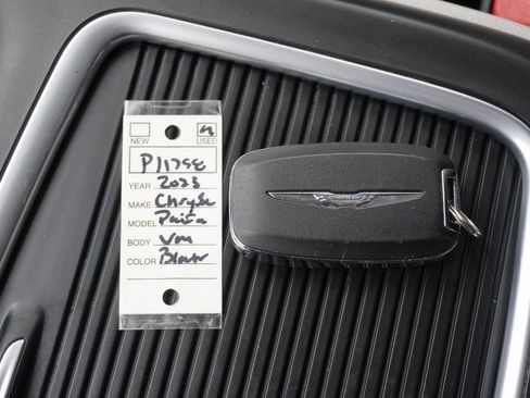 Used 2023 Chrysler Pacifica Touring-L image 46