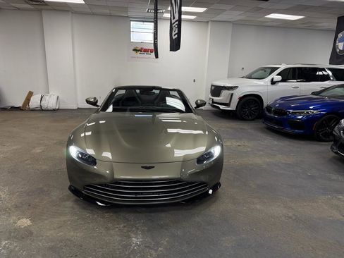 Used 2023 Aston Martin V8 Vantage Roadster image 3