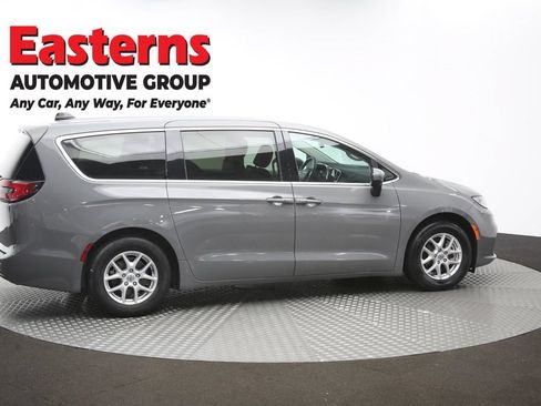 Used 2023 Chrysler Pacifica Touring-L FWD image 44