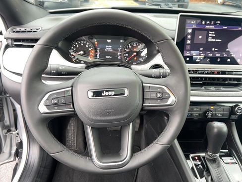 Used 2024 Jeep Compass Latitude w/ Sun and Sound Group image 17