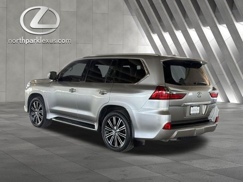 Used 2020 Lexus LX 570 4WD w/ Luxury Package image 2