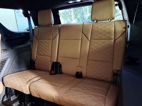 Used 2021 Cadillac Escalade Premium Luxury w/ LPO, Radiant Package AWD/4WD image 9