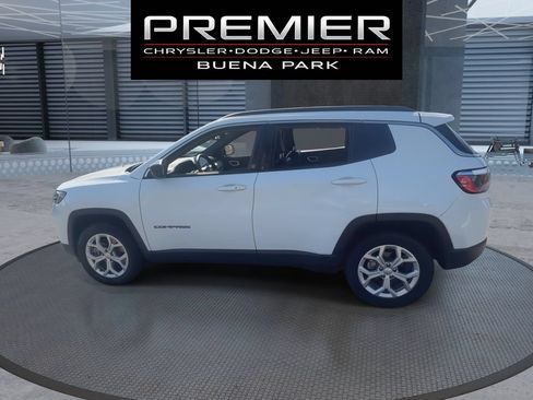 Used 2024 Jeep Compass Latitude AWD/4WD image 5