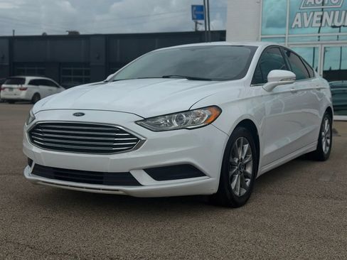 Used 2017 Ford Fusion SE FWD image 3