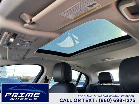 Used 2017 Jaguar XE Premium image 20