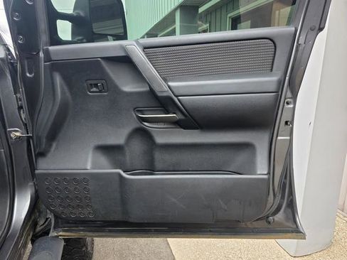 Used 2011 Nissan Titan S image 22